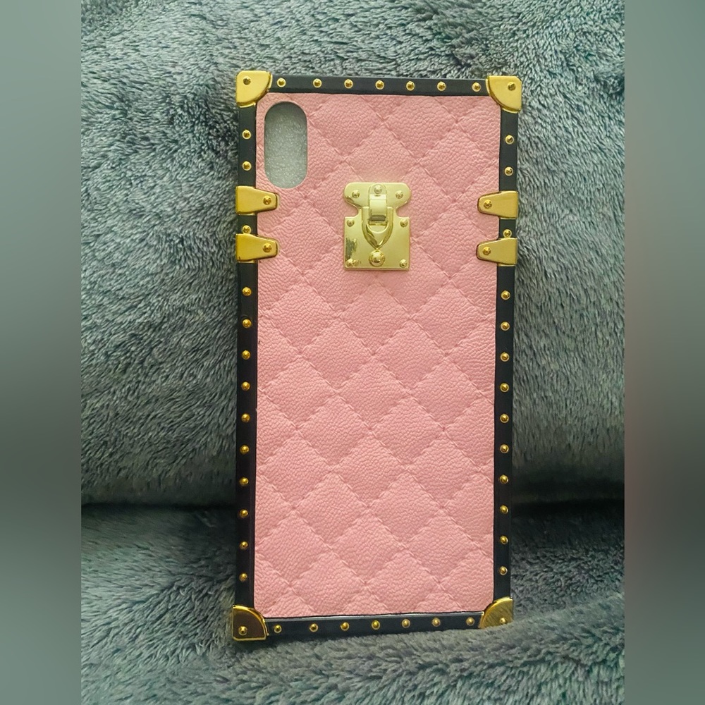 Luxury soft leather diamond pattern phone case for Apple iPhone.